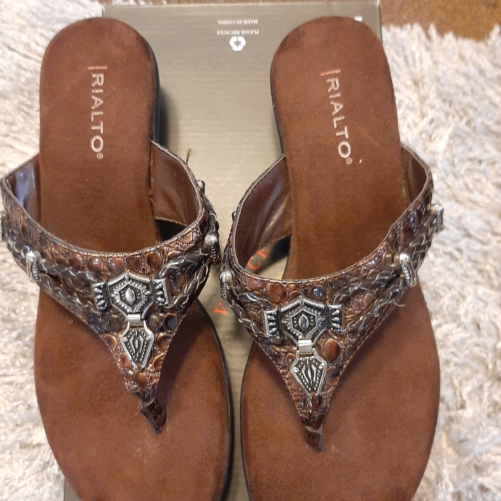 Free Shipping! Rialto beaded sandals. Size 8.